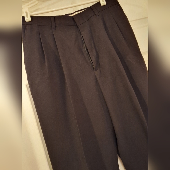 Haggar, Men's, 32 x 30, Black Pleated Front Dress Pants - Picture 7 of 9